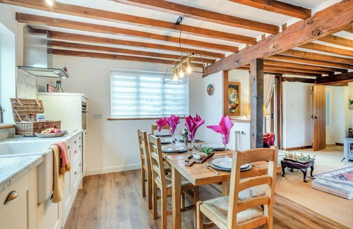 Norwich Cottage | Family-Friendly 3 Bedroom Stay in Stoke Holy Cross