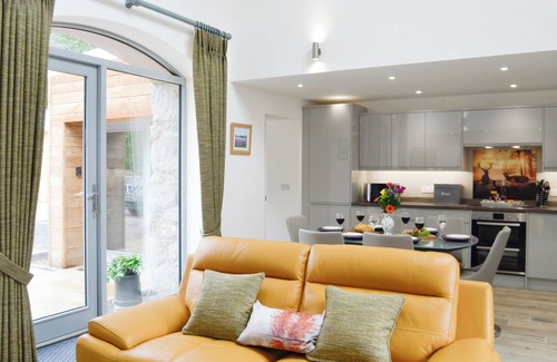 Castle Douglas Cottage | Comfortable 3 Bedroom Getaway in Laurieston, Ideal for Families