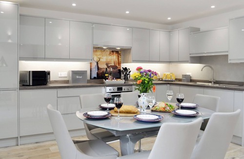 Castle Douglas Cottage | Comfortable 3 Bedroom Getaway in Laurieston, Ideal for Families