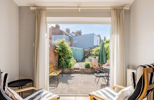 Gorleston-on-Sea Cottage | Pet Friendly 3 Bedroom Getaway in Gorleston-on-Sea