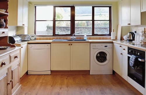 Ottery St Mary Cottage | Cozy 3 Bedroom Retreat with Ocean View in Ottery St Mary