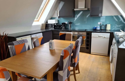 Stronachlachar Cottage | Comfortable 3 Bedroom Stay with Ocean View in Stronachlachar