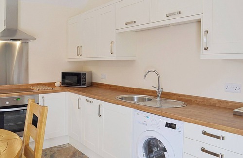 Sutton on Trent Cottage | Family-Friendly 3 Bedroom Stay in Sutton-on-Trent