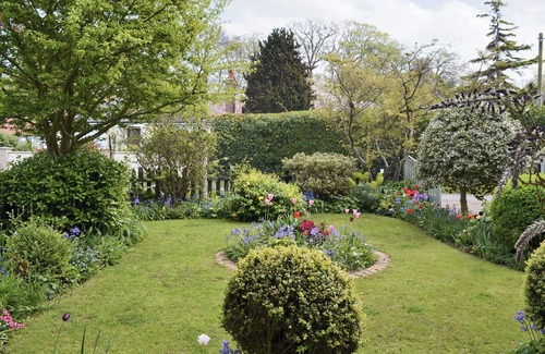 Winterton-on-Sea Cottage | Pet-Friendly 3 Bedroom Retreat in Winterton-on-Sea