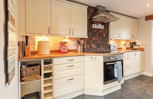St Ishmaels Cottage | Cozy 3-Bedroom Retreat in St Ishmael’s with Ocean Views