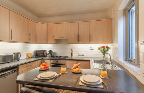 Knaresborough Cottage | Spacious 3 Bedroom Stay in Knaresborough with Kitchen