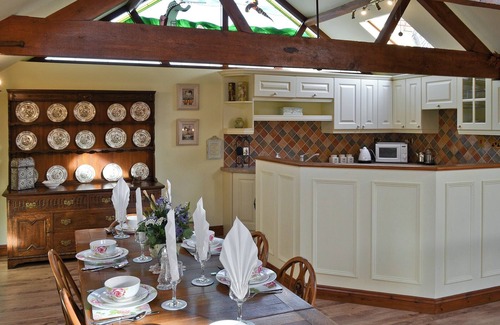 Dereham Cottage | Spacious 3 Bedroom Retreat in Swanton Morley with Hot Tub