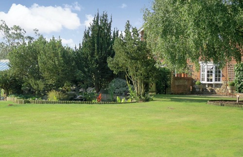 Dereham Cottage | Spacious 3 Bedroom Retreat in Swanton Morley with Hot Tub
