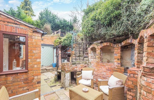 Clumber Park Cottage | Cozy 3-Bedroom Retreat in Elkesley with Spa & Lake Views
