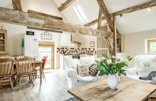 Hanley Castle Cottage | Ideal 3 Bedroom Stay in Hanley Castle with Great Amenities