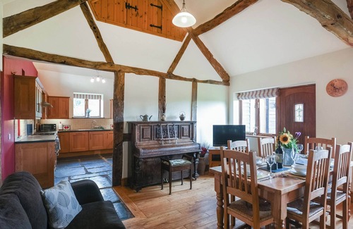 Pennant Melangell Cottage | Cozy 3-Bedroom Stay in Pet-Friendly Penybontfawr