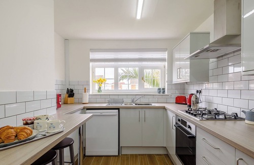 Sandilands Cottage | Family-Friendly Retreat by the Seafront at Sandilands