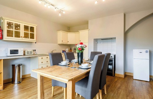 Mablethorpe Cottage | Spacious 3-Bedroom Retreat with Oceanfront Views in Mablethorpe