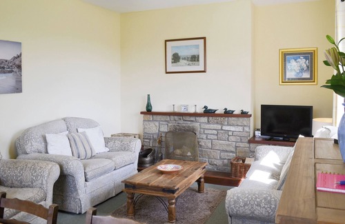 South Charlton Cottage | Family-Friendly 3 Bedroom Stay near Alnwick with Kitchen
