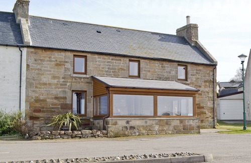Portmahomack Cottage | Ideal 3 Bedroom Retreat with Oceanfront Views in Portmahomack