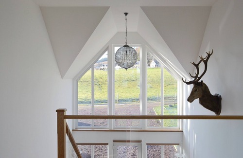 Lochcarron Cottage | Spacious 3 Bedroom Stay in Slumbay with Ocean View