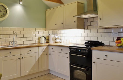 Great Yarmouth Cottage | Cozy Cottage Near Norfolk Broads with Ocean View & Breakfast