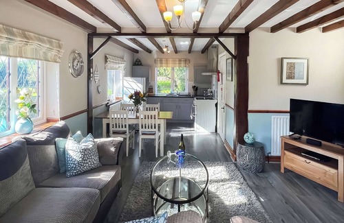 Skegness Cottage | Peaceful Retreat for 6 at Ashtree Court - Rated 9.8/10