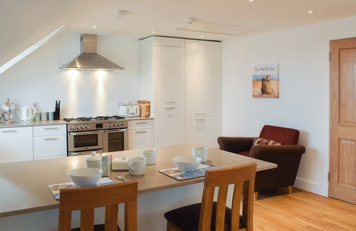 Anstruther Cottage | Pet-Friendly 3 Bedroom Retreat in Cellardyke with Ocean Views