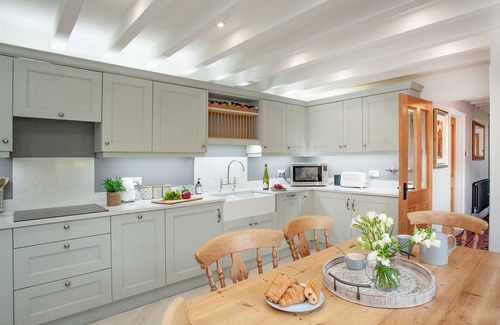 Branscombe Cottage | Spacious 3 Bedroom Oceanfront Retreat in Branscombe