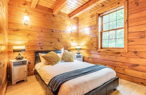 Mansfield Cabin | 3 bedroom accommodation in Edwinstowe