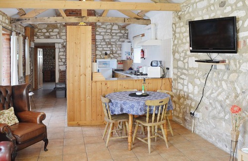 Flamborough Cottage | Family-Friendly 3 Bedroom Retreat with Oceanfront Views