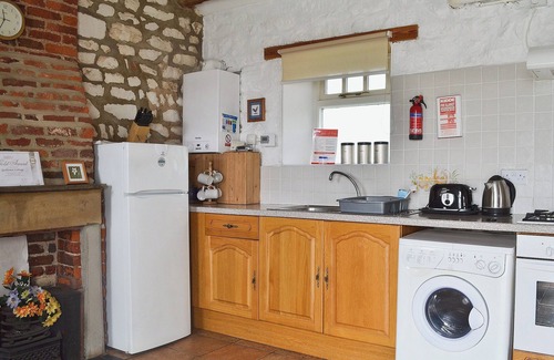 Flamborough Cottage | Family-Friendly 3 Bedroom Retreat with Oceanfront Views