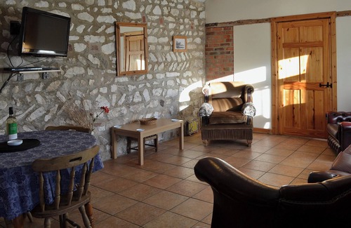 Flamborough Cottage | Family-Friendly 3 Bedroom Retreat with Oceanfront Views