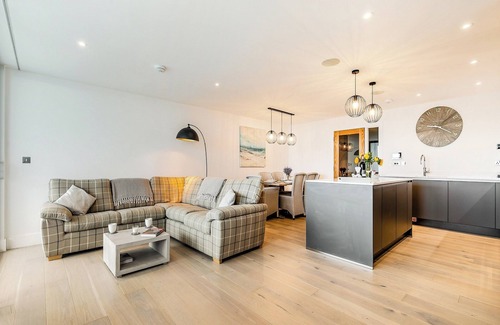 Carlyon Bay Cottage | Spacious 3-Bedroom Stay in Carlyon Bay, Perfect for Families