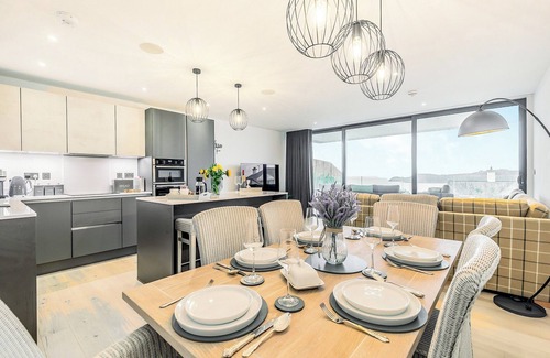 Carlyon Bay Cottage | Spacious 3-Bedroom Stay in Carlyon Bay, Perfect for Families
