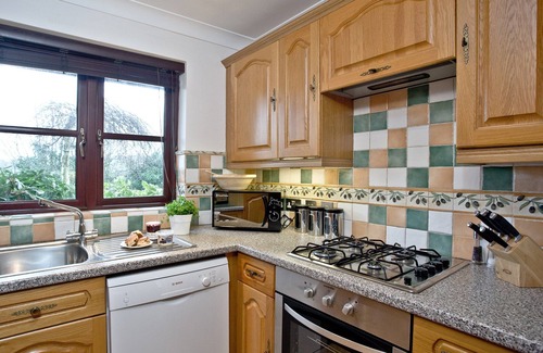 St Wenn Ski Chalet | Stylish Three-Bedroom Retreat with Pool & Terrace Awaits