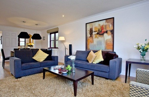St Wenn Ski Chalet | Elegant Three-Bedroom Retreat with Private Sauna & Pool