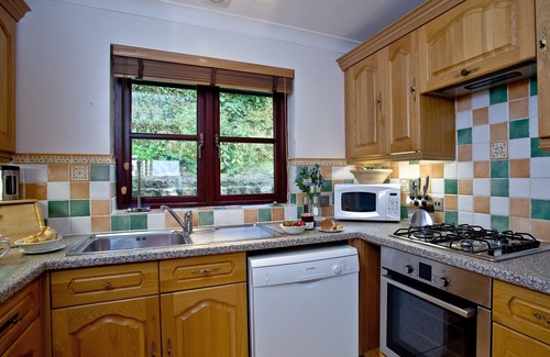 St Wenn Ski Chalet | Welcoming Three-Bedroom Cottage at Woodland Retreat, Cornwall