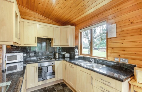 Beaworthy Ski Chalet | Inviting 3 Bedroom Retreat in Halwill, Near Beaworthy