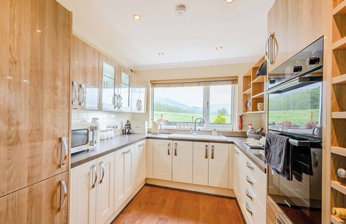Kilmun Cottage | Ideal Coastal Retreat for Families with Kitchen & Breakfast