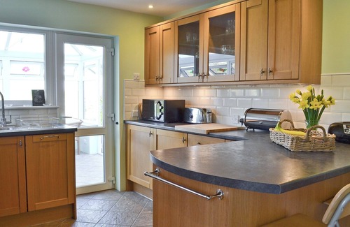 Brighstone Cottage | Pet-Friendly 3 Bedroom Retreat with Ocean View in Brighstone