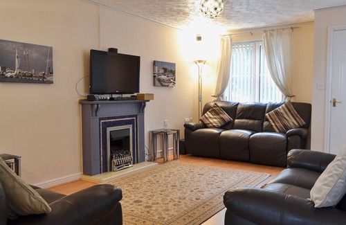 East Cowes Cottage | Family-Friendly 3 Bedroom Stay in East Cowes with Breakfast