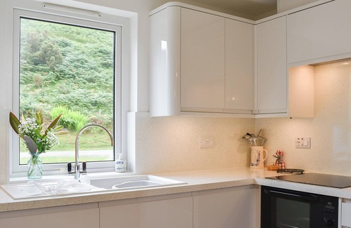 Strathcarron Cottage | Exceptional 3-Bedroom Retreat with Ocean View in Lochcarron