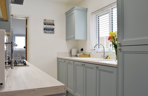 Pakefield Cottage | Immaculate 3 Bedroom Oceanfront Retreat in Lowestoft