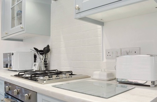 Pakefield Cottage | Immaculate 3 Bedroom Oceanfront Retreat in Lowestoft