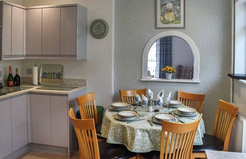 Corton Cottage | Idyllic Hotel with Beautiful Garden Near the Beach
