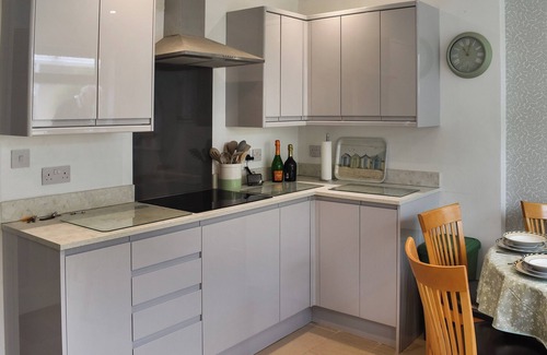 Corton Cottage | Idyllic Hotel with Beautiful Garden Near the Beach