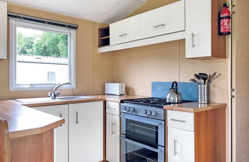 Saint Ann's Chapel House | Modern Family Caravan with Pool, Spa & Lake Views