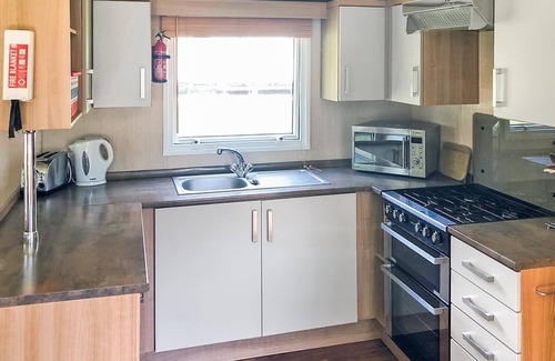 Saint Ann's Chapel House | Modern Family Caravan with Pool, Spa & Lake Views