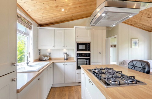 Westmarsh Ski Chalet | Family-Friendly 3 Bedroom Retreat in Monkton Near Ramsgate