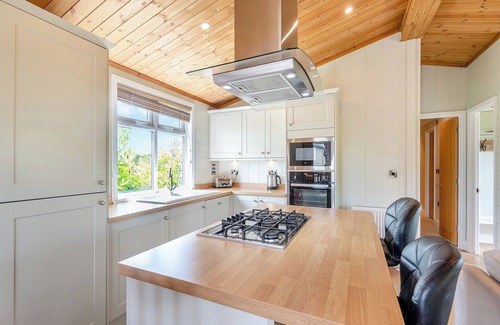 Westmarsh Ski Chalet | Family-Friendly 3 Bedroom Retreat in Monkton Near Ramsgate