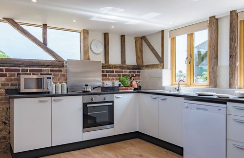 Sittingbourne Cottage | Family-Friendly 3 Bedroom Retreat in Wormshill with Breakfast