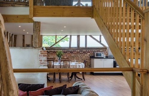 Sittingbourne Cottage | Family-Friendly 3 Bedroom Retreat in Wormshill with Breakfast