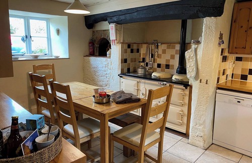 Bridport Cottage | Relaxing 3 Bedroom Retreat with Ocean View in Bridport