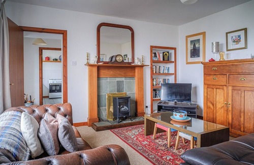 Lewis and Harris Cottage | Spacious 3 Bedroom Getaway with Oceanfront Views in Lemreway
